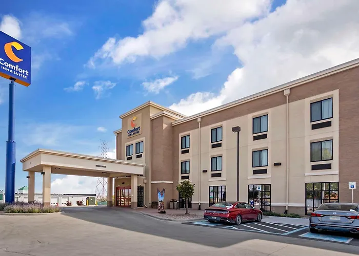 Hotels Close to Airport Comfort Inn & Suites